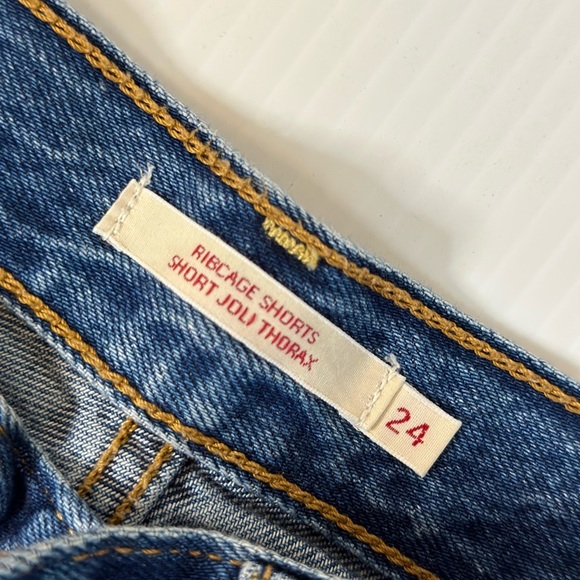 Levi’s Ribcage denim short EUC - Picture 2 of 7